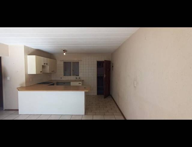 2 BEDROOM PROPERTY TO RENT IN HELDERKRUIN